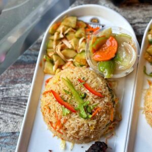 ফ্রাইড রাইস, চিলি চিকেন ওনিয়ন,মিক্সি ভেজিটেবল, ফ্রাইড চিকেন,সফট ড্রিংক ২৫০ মিলি প্লাটার